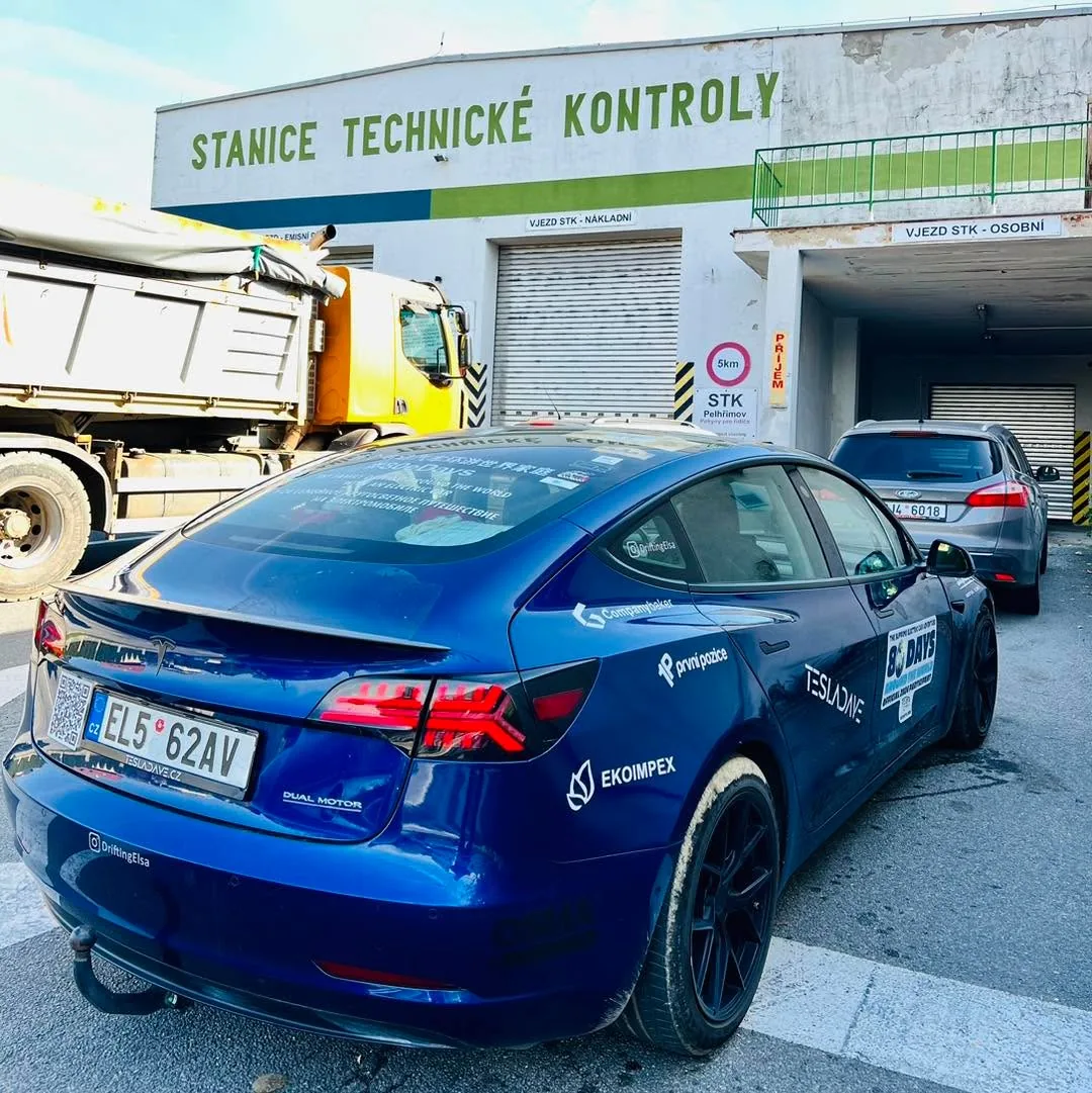 Doma! Cybertruck, Muzeum rekordů a reflexe 40 000 km
